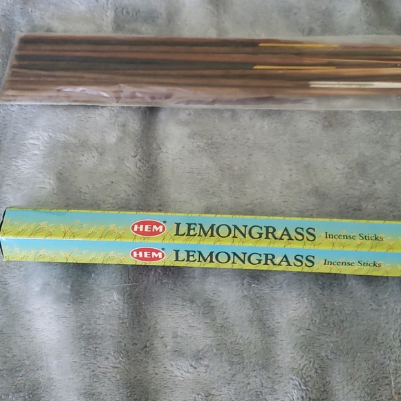 NIP- Soothing Lemongrass incense (20 ct) - Picture 2 of 2